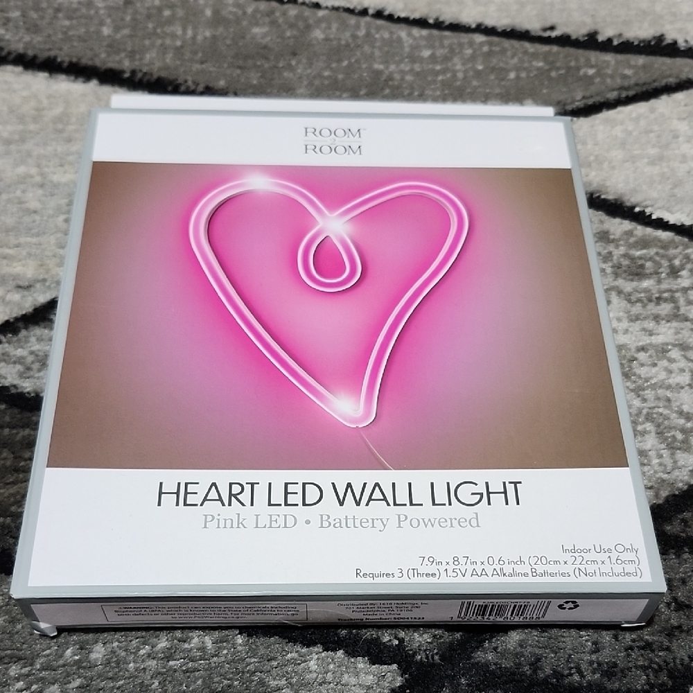 ROOM 2 ROOM PINK HEART-SHAPED LED WALL LIGHT PRICE FIRM